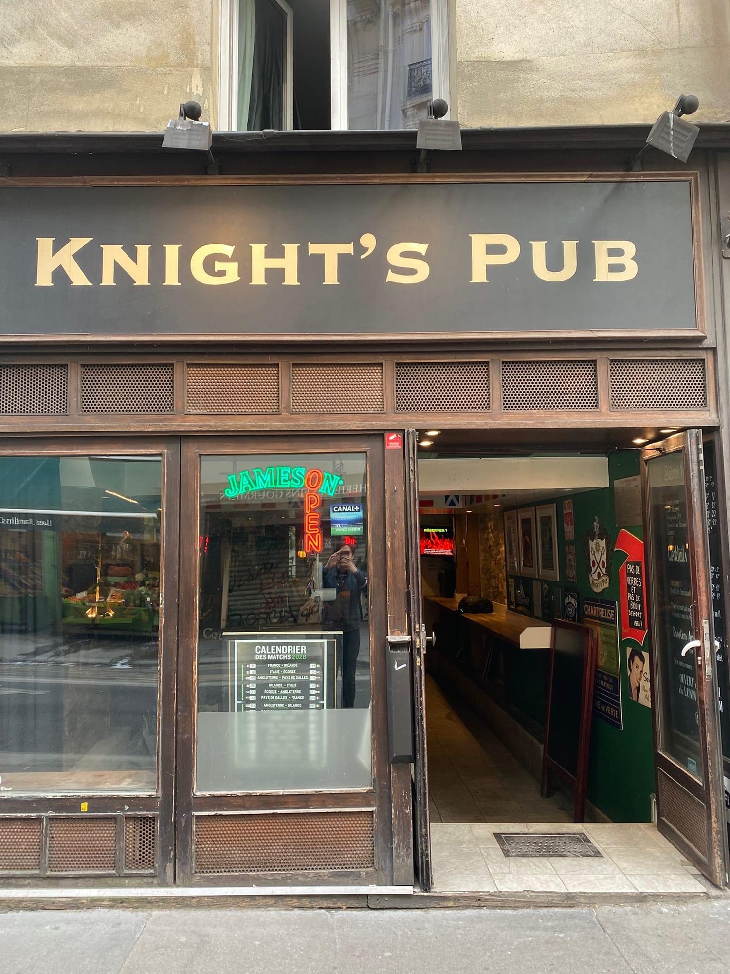Knight's Pub